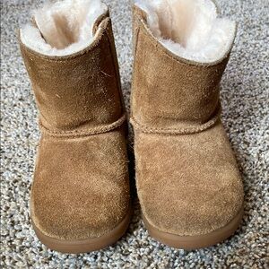 Cozy Tan Suede Ugg Boots with Plush Lining